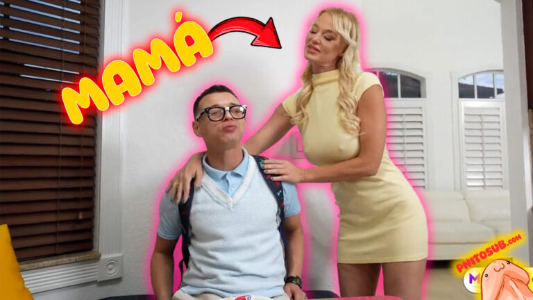 Madre le entrega el culo a su hijo nerd